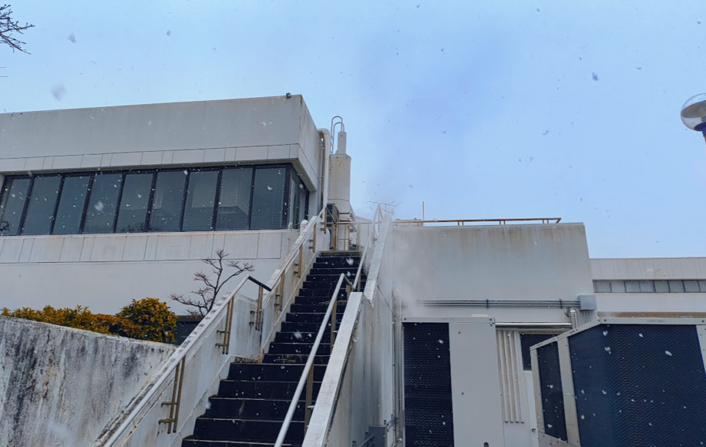 五井公民館と雪